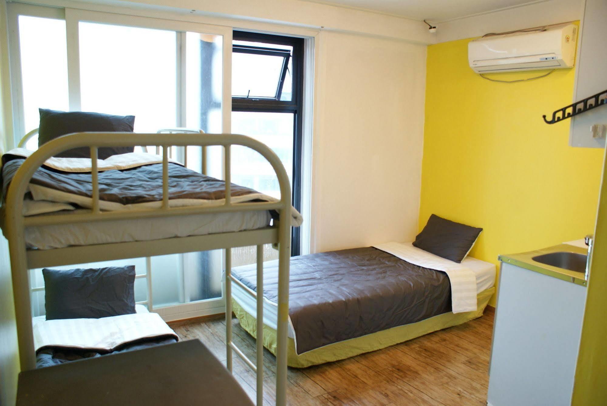 J Guesthouse Seoul Bagian luar foto